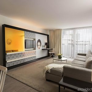 Suite met een Slaapkamer en een King Size Bed